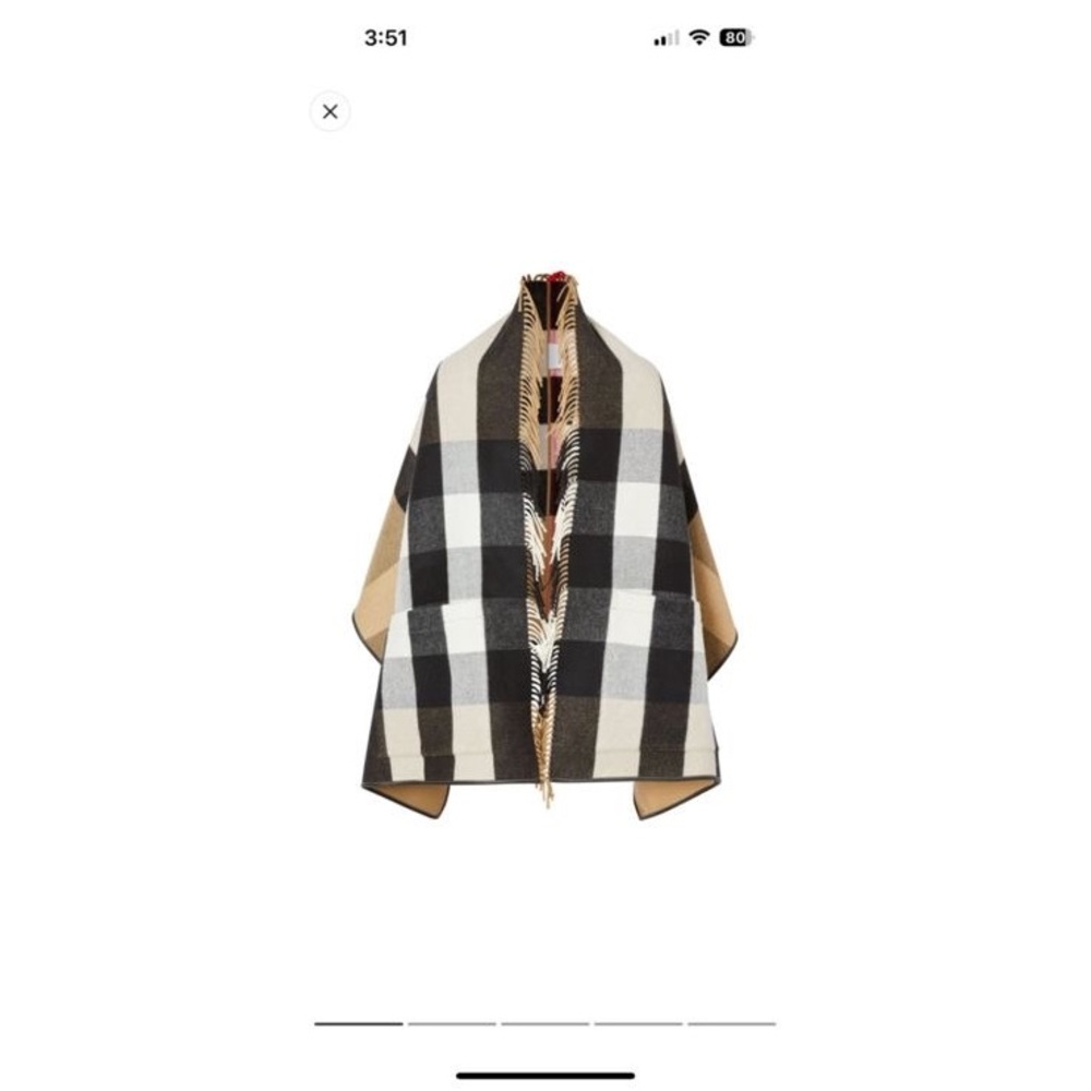 Signature check jacquard cape
Excellent condition
Wool 90% Cashmere 10%
One size